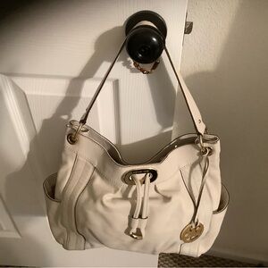 Elegant Michael  Kors cream Shoulder Bag